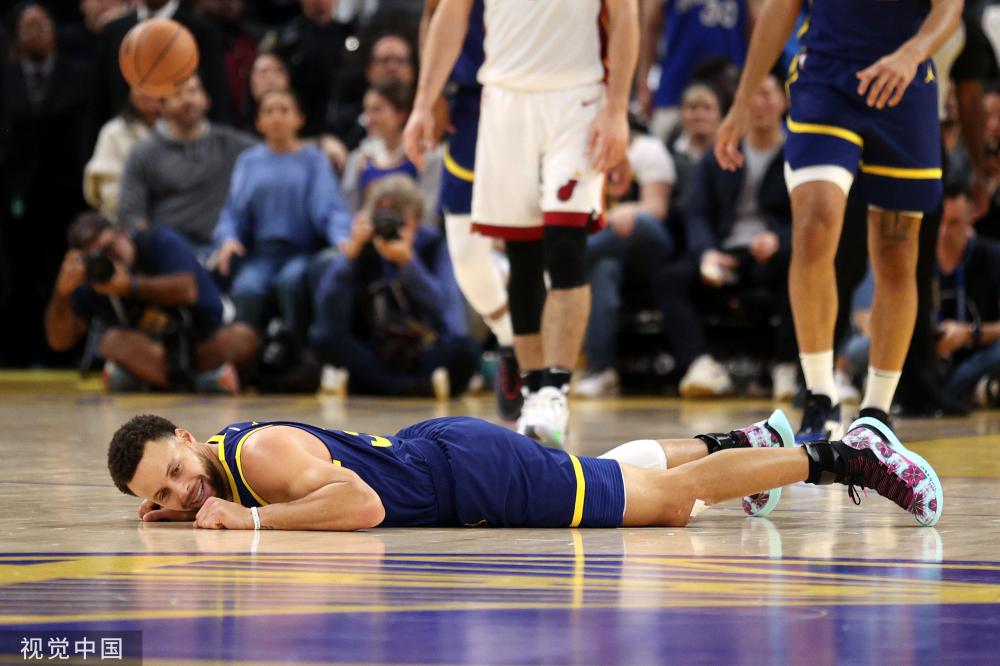 奥在场上为 奥在场上为