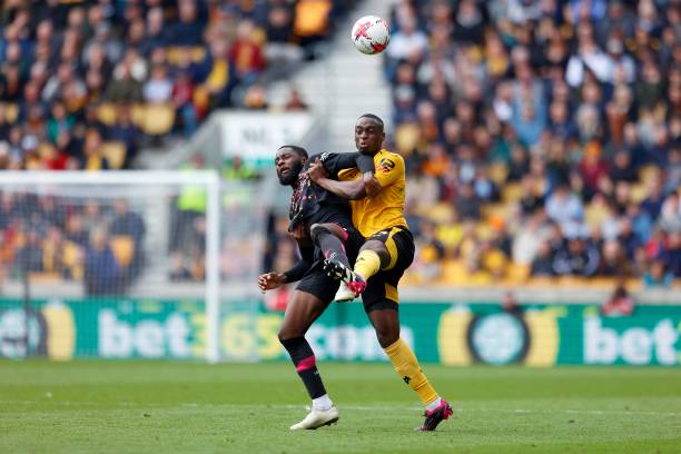 她始终紧跟 她始终紧跟