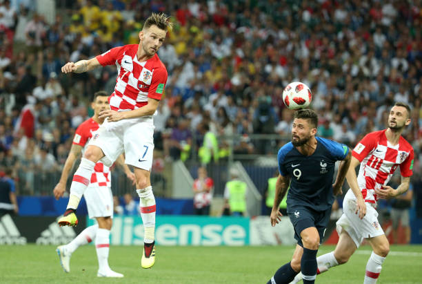 她始终紧跟 她始终紧跟